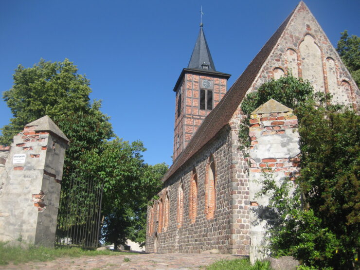 Kirche Brüssow, Foto: Anet Hoppe