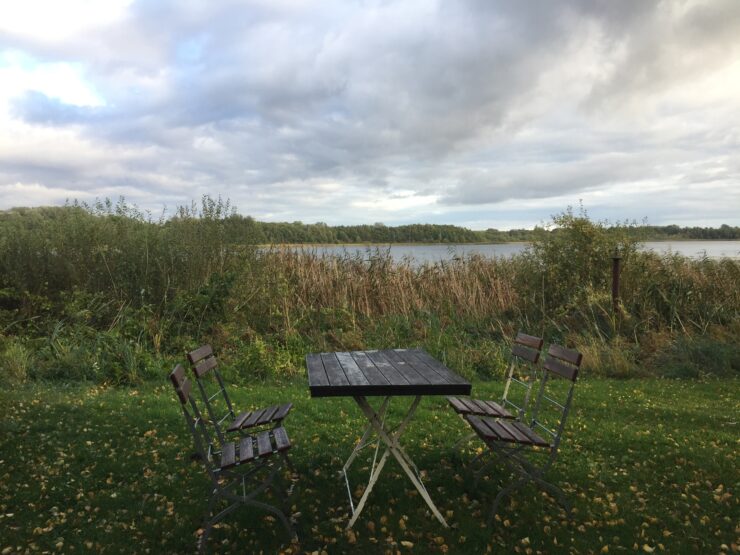 Außensitzplätze Seenfischerei Trellert, Foto: Anet Hoppe