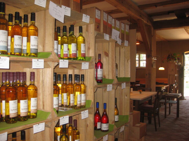 Weinschänke Gutshof Kraatz Weinangebot , Foto: Anet Hoppe